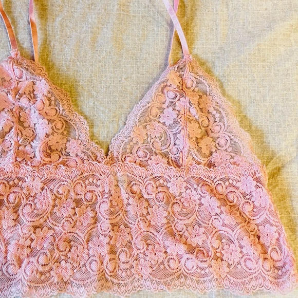 Pink lace bralette - Picture 3 of 5